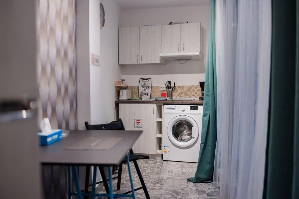 Appartamento Hacienda Smardan - Old Town Studio Hideout Bucarest Esterno foto